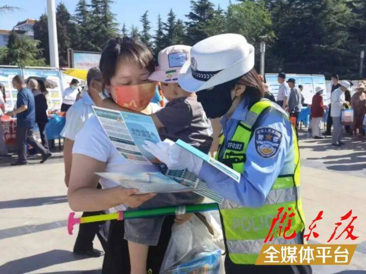 【創(chuàng)建全國文明城市·我們在行動】西峰公安交警強(qiáng)化“一老一小”宣傳，筑牢交通安全防線