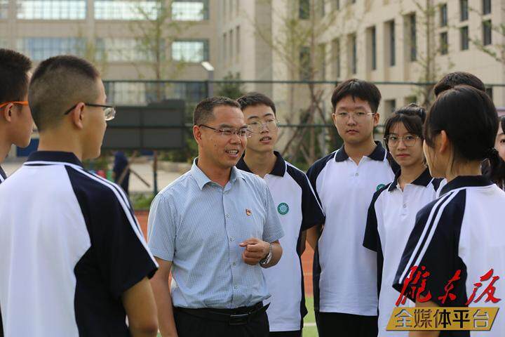 【教育高質(zhì)量發(fā)展·校長(zhǎng)訪談】聚焦內(nèi)涵謀新篇 推動(dòng)發(fā)展開新局——訪慶陽(yáng)四中黨總支書記、校長(zhǎng)齊建偉