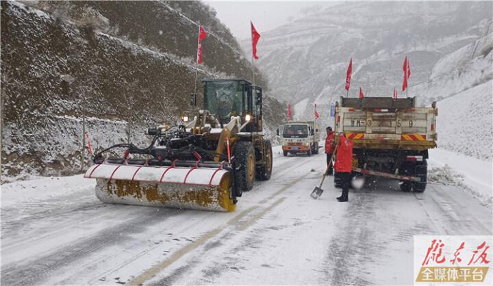 慶陽公路事業(yè)發(fā)展中心積極除雪防滑保障公路安全暢通