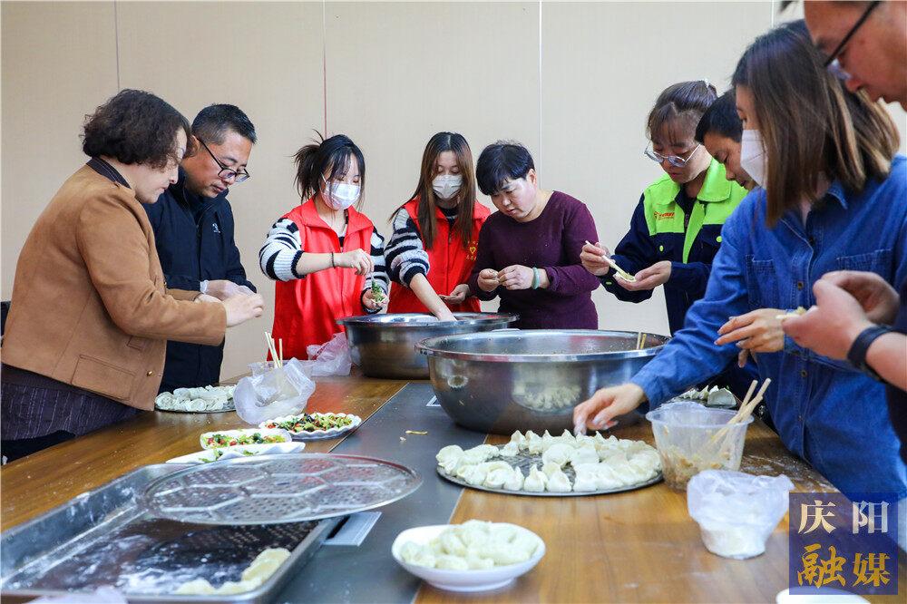 【攝影報道】冬至大如年，人間小團圓！西峰區(qū)寧縣西路社區(qū)熱氣騰騰過冬至