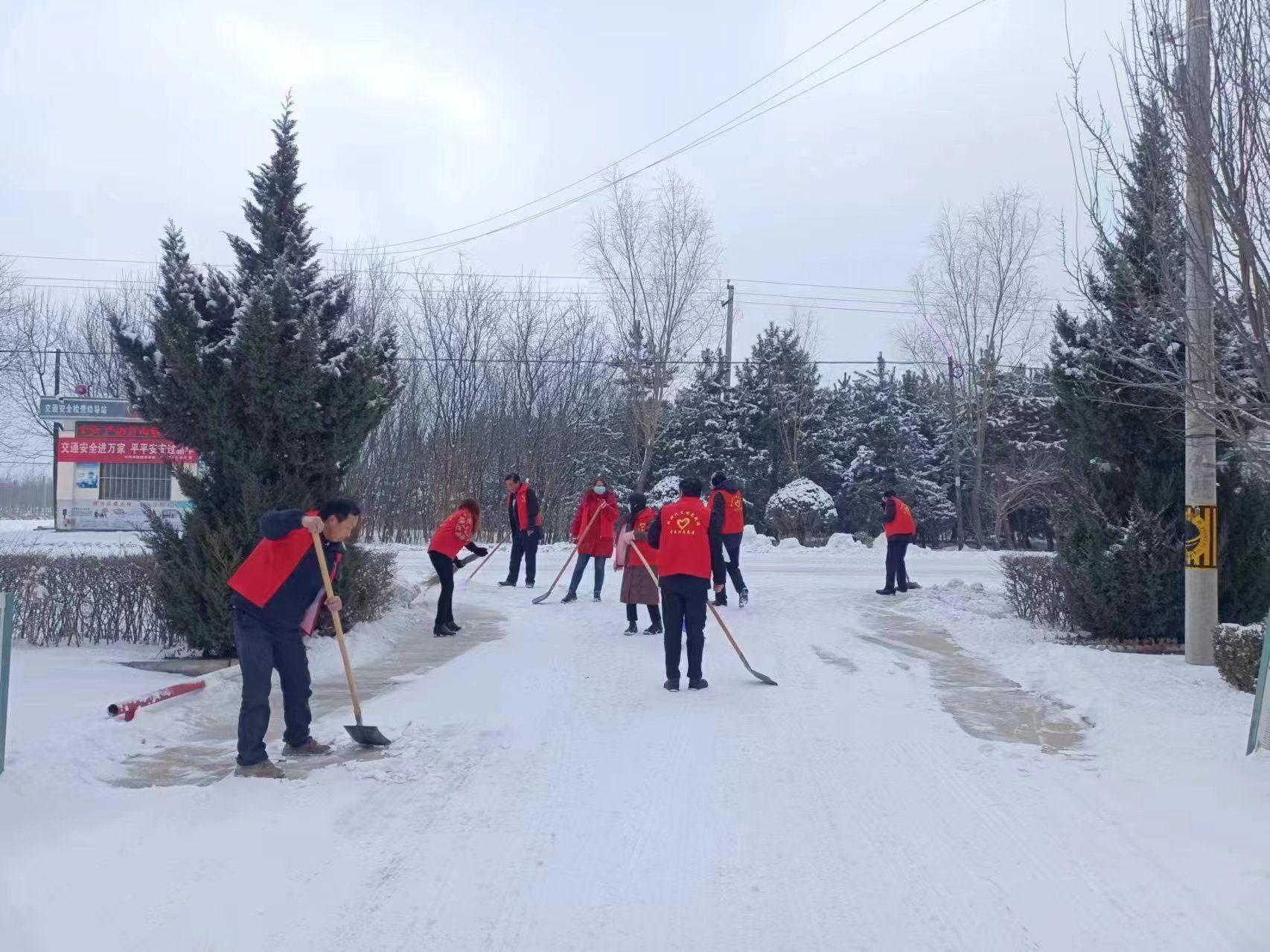 寧縣：除雪保暢通路上的最美“志愿紅”