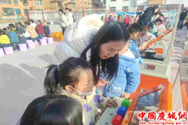 科普潤童心 共筑科學夢 慶城縣科普大篷車走進鳳城幼兒園