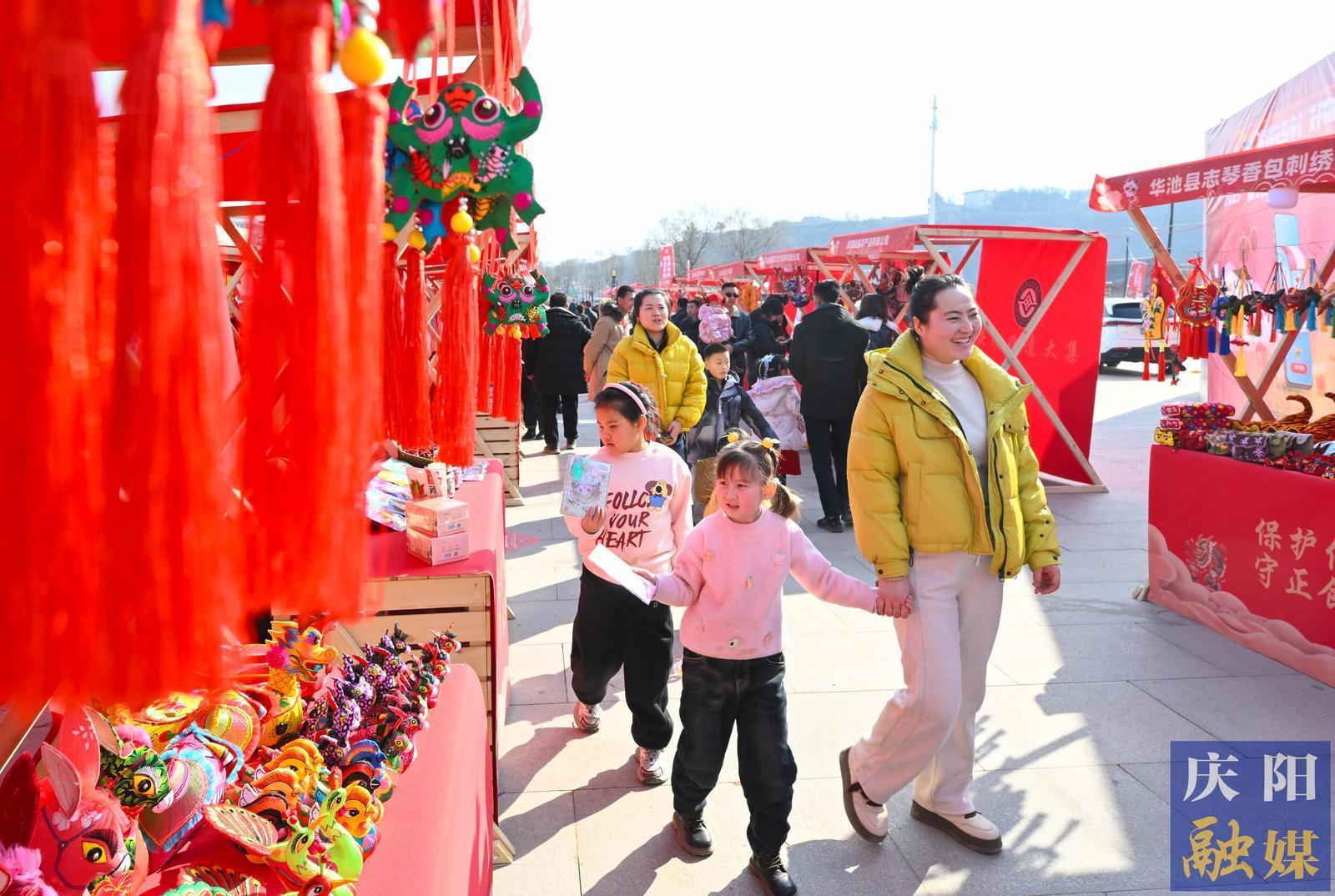 【慶陽(yáng)年味·攝影報(bào)道】?慶陽(yáng)年貨節(jié)重磅開(kāi)啟，非遺好物大集結(jié)！