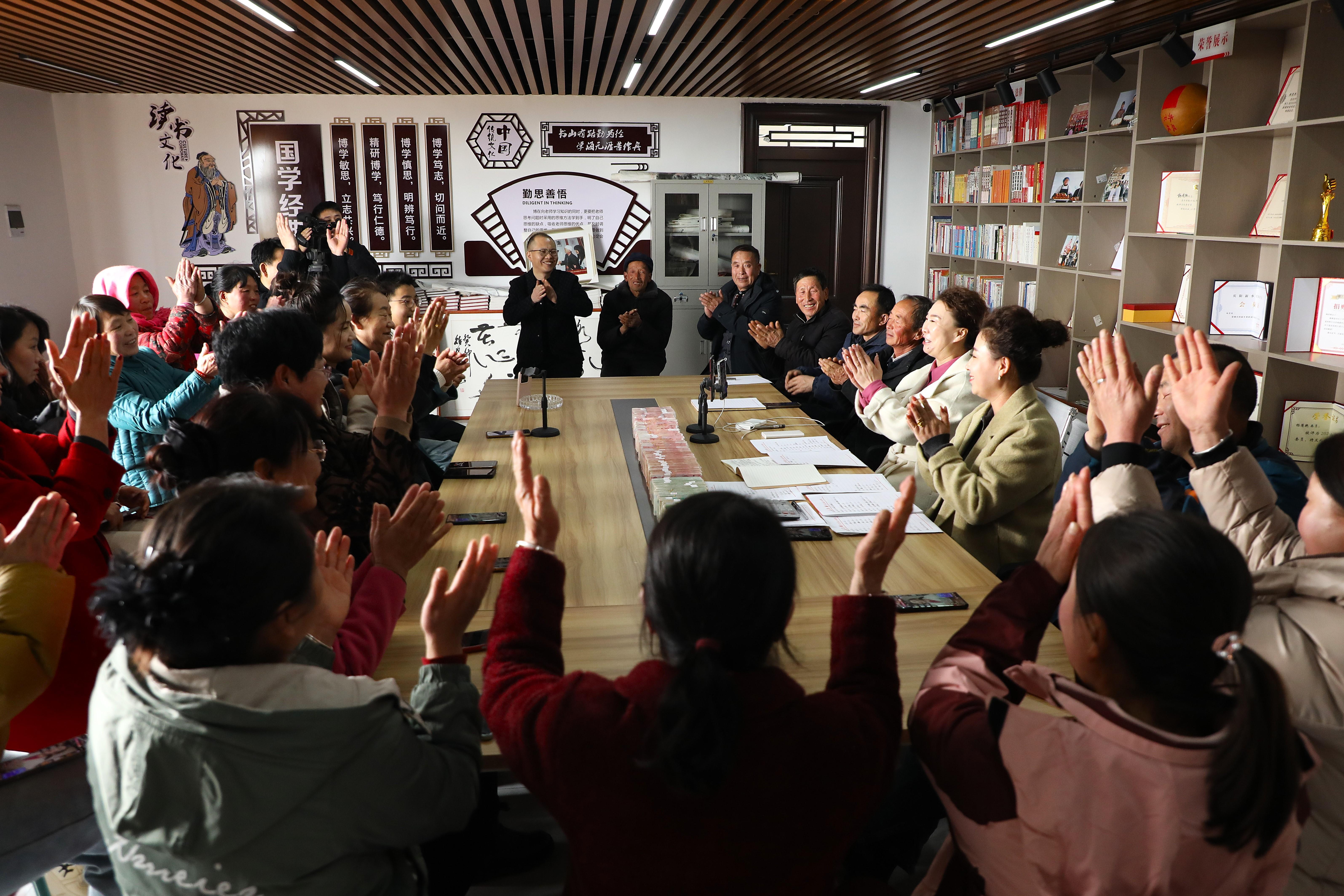 二月二，分紅“盛宴”開啟幸福新篇 ——環(huán)縣莊子峁生態(tài)農(nóng)莊30戶農(nóng)戶喜提73萬(wàn)元“紅包”