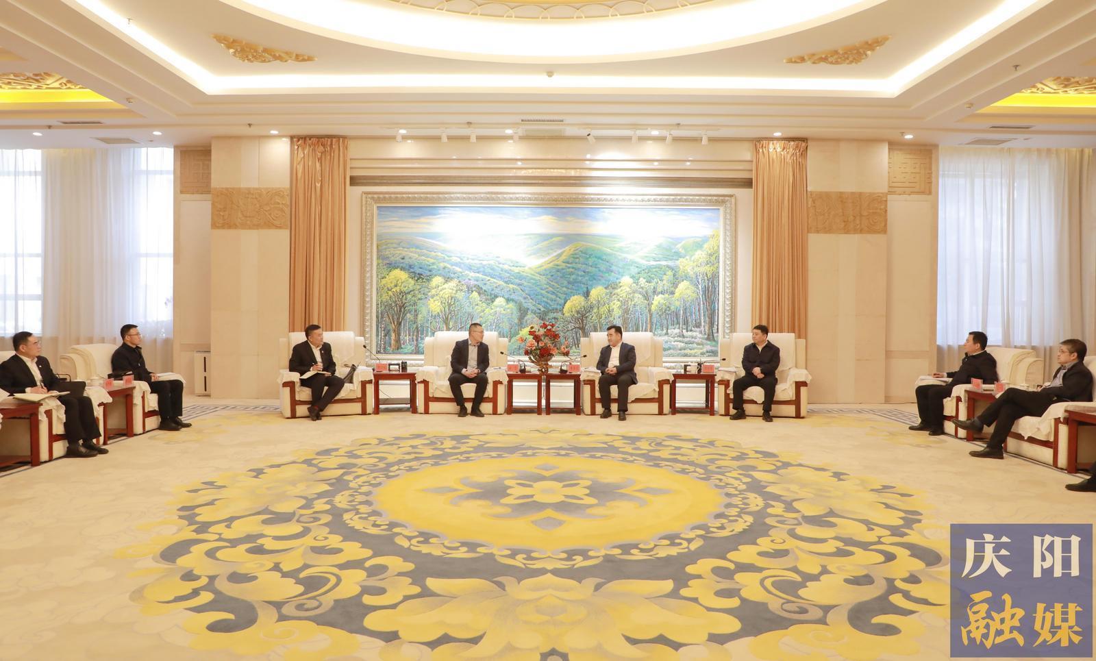 黃澤元周繼軍與中國農(nóng)業(yè)發(fā)展銀行甘肅省分行黨委書記、行長金雷一行座談