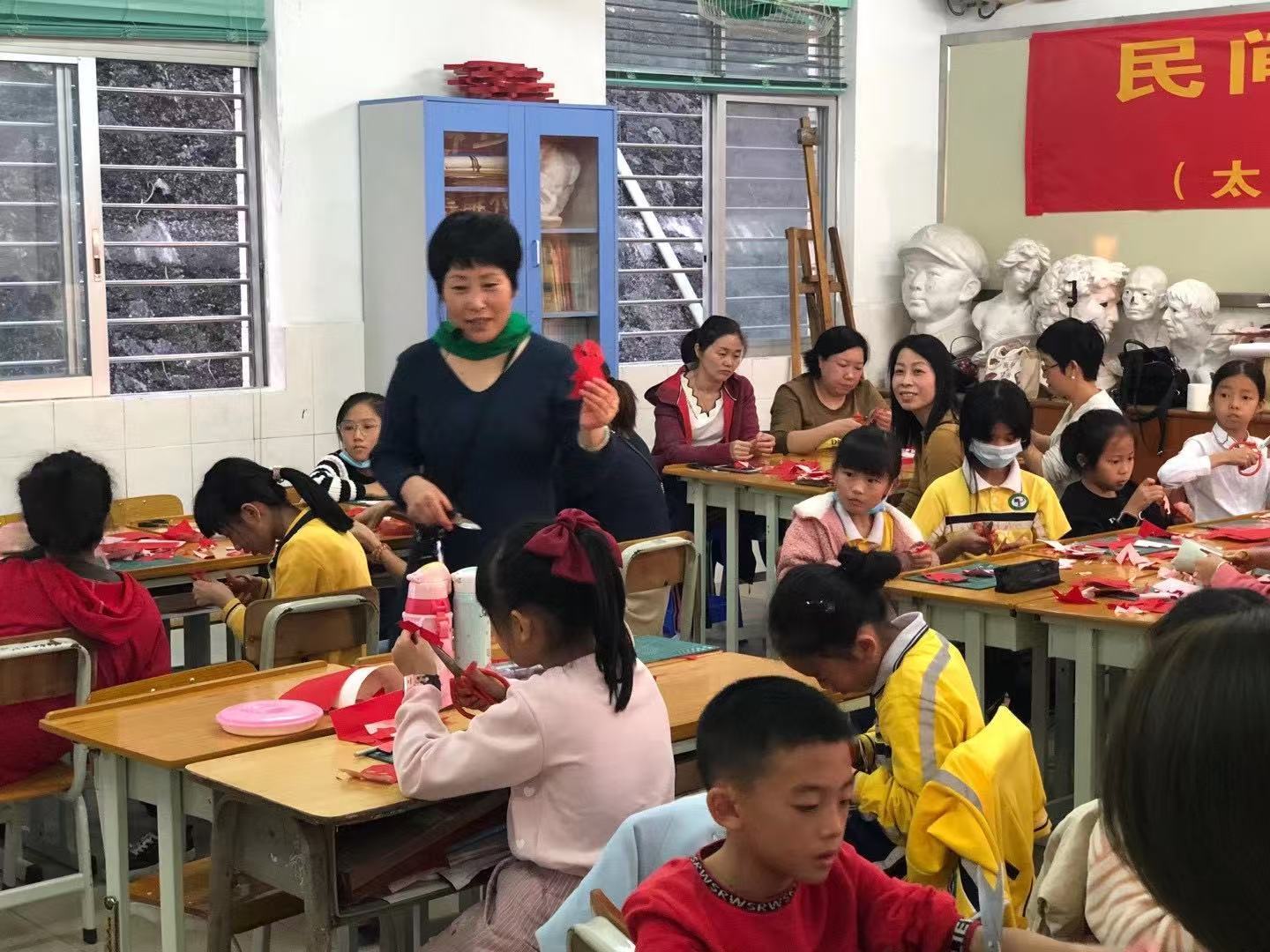 【香約慶陽(yáng) 包容天下】安惠琳：一刀一剪塑乾坤 千雕萬(wàn)琢續(xù)傳承