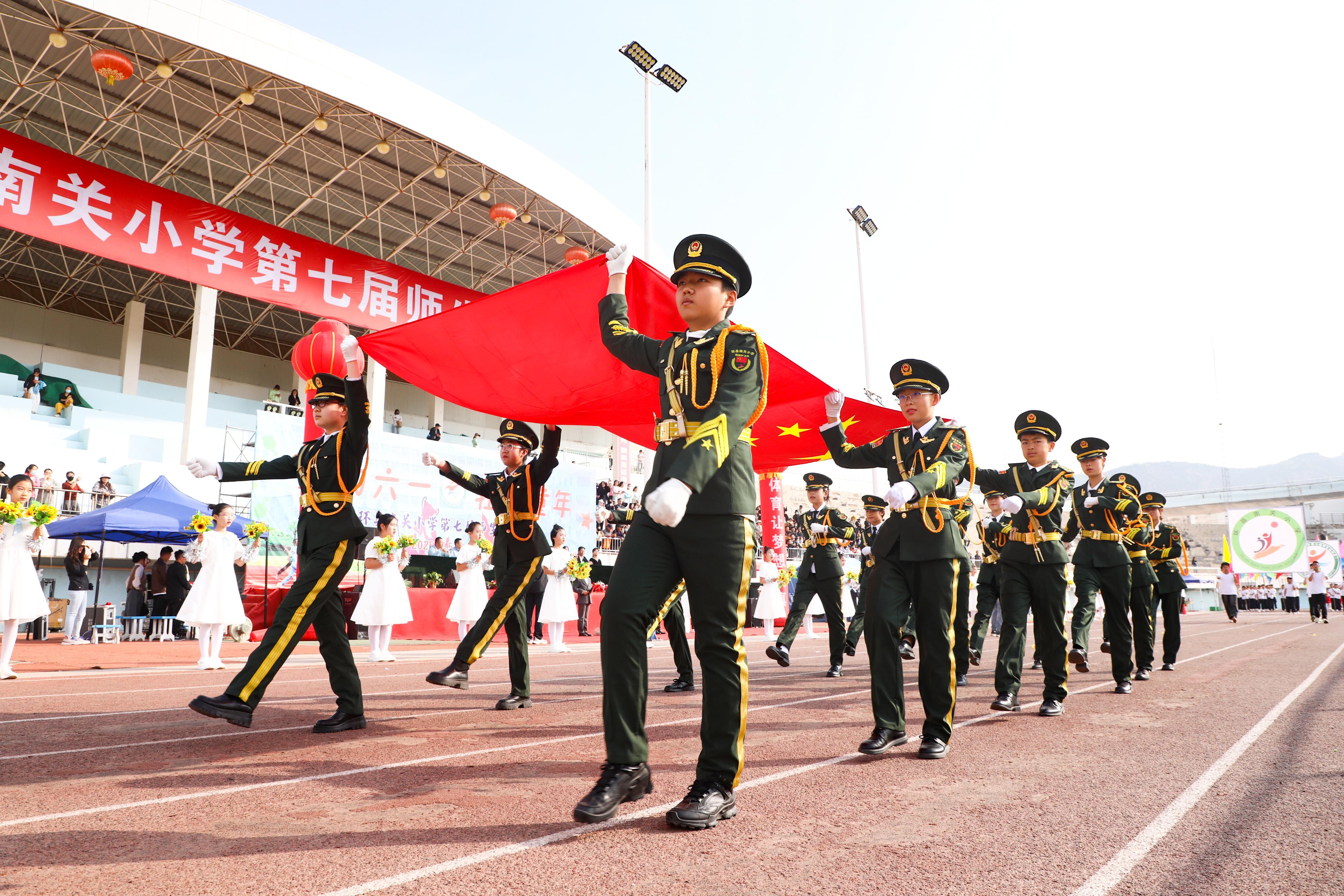 【攝影報道】花樣整活！環(huán)縣南關(guān)小學(xué)師生運(yùn)動會燃情開幕