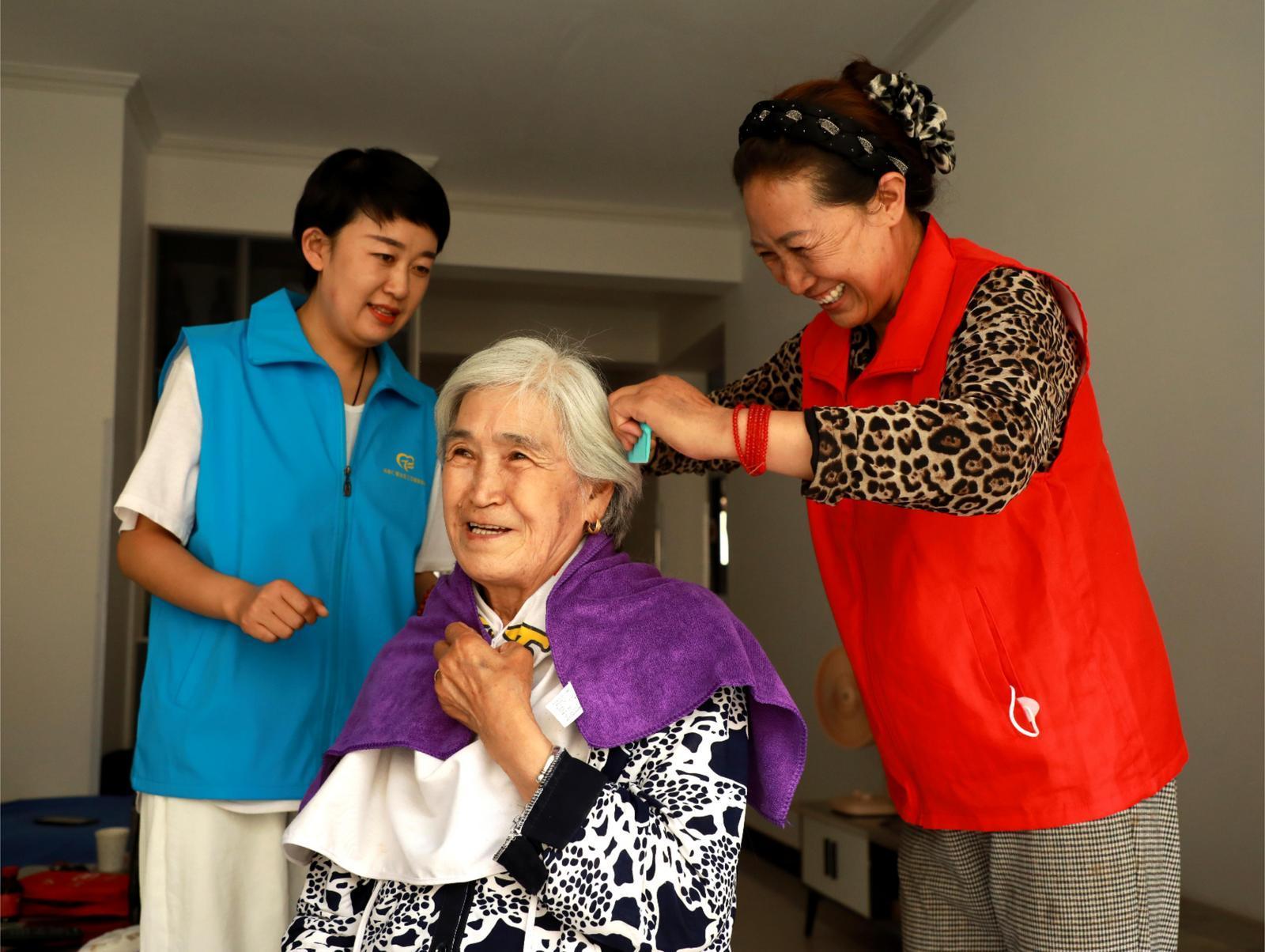 【縣區(qū)觀察·環(huán)縣】 黨員走進(jìn)直播間！看一個(gè)西部縣城如何以黨建賦能新領(lǐng)域，助力經(jīng)濟(jì)社會(huì)高質(zhì)量發(fā)展