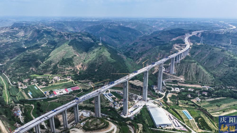 【攝影報道】G309線西合公路蓋家川特大橋建設(shè)取得關(guān)鍵進(jìn)展