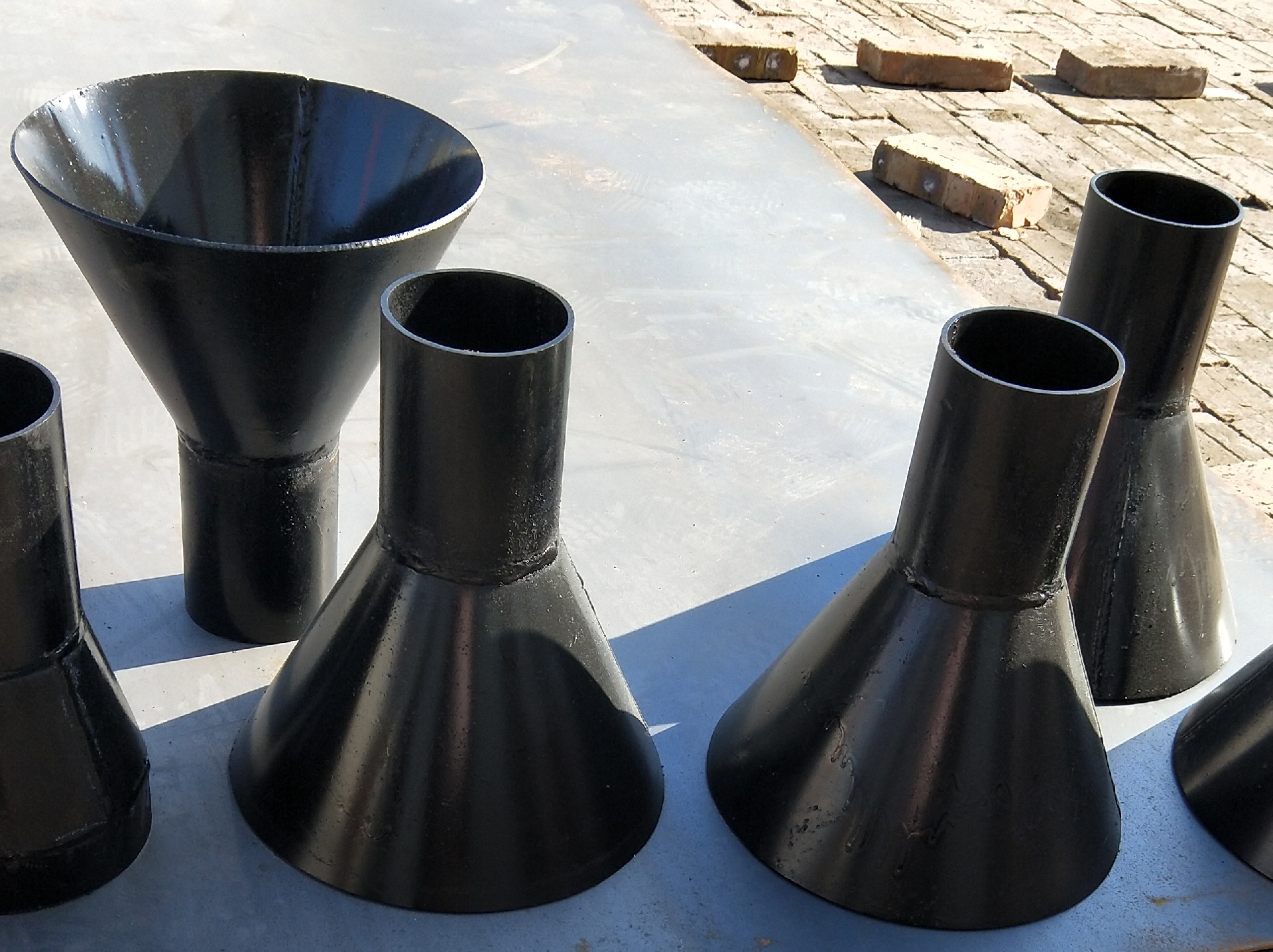 1690254253207298.jpg 鋼制錐形漏斗.jpg